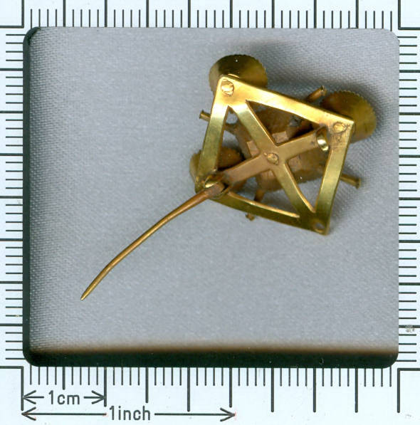 Late medieval early renaissance gold brooch (image 9 of 9)